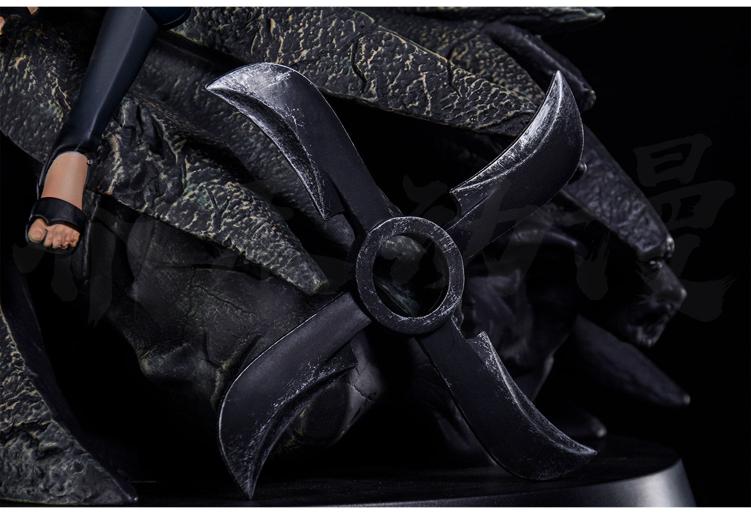 Figura de acción Sasuke Uchiha - 35 cm | PVC premium con Eagle & Sword