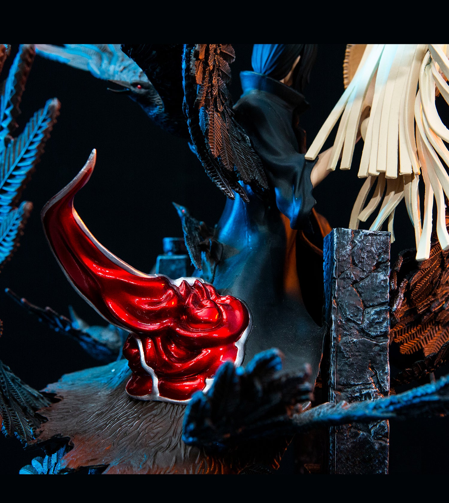 Uchiha Itachi Actionfigur - 33cm | Premium -Display mit Akatsuki -Flügeln und Lüfterdetails