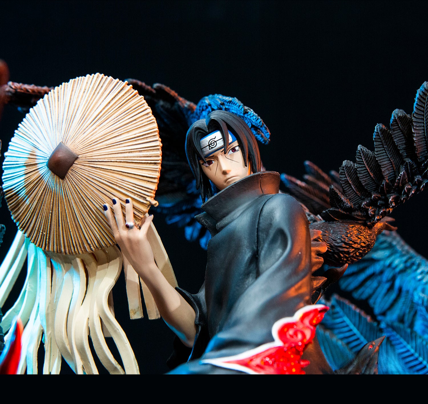 Uchiha Itachi Actionfigur - 33cm | Premium -Display mit Akatsuki -Flügeln und Lüfterdetails