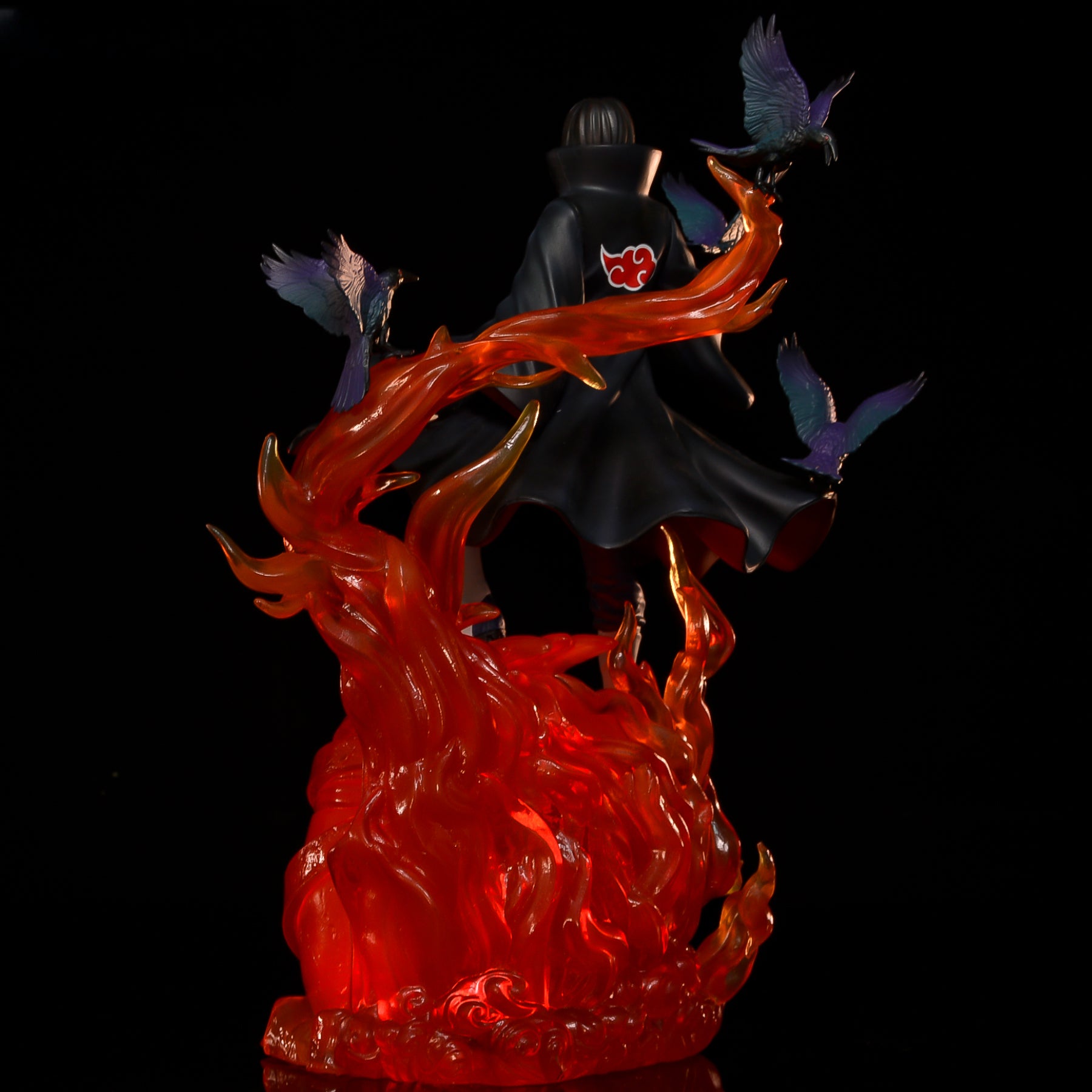 Uchiha Itachi Actionfigur - 33,5 cm Limited Edition | Dynamische Pose mit Beleuchtungseffekten und Sharingan