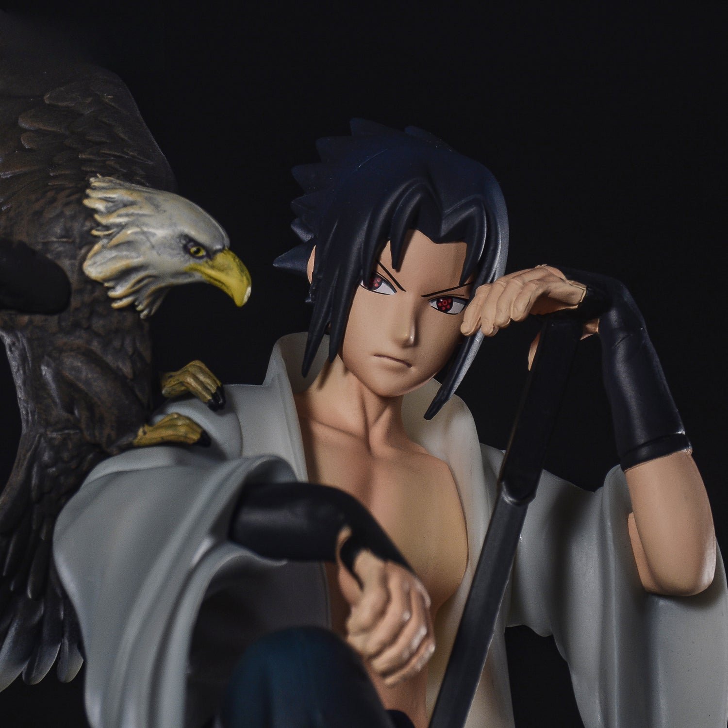 Figura de acción Sasuke Uchiha - 35 cm | PVC premium con Eagle & Sword