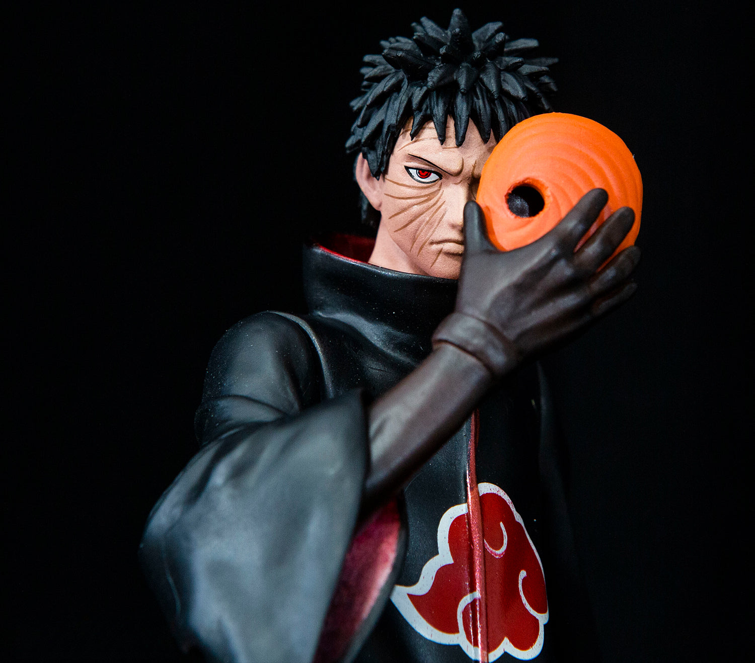 Figura da ação Uchiha Obito - edição de 31cm de colecionador | Pose dinâmica com máscara, efeitos de chakra e base de besta cauda