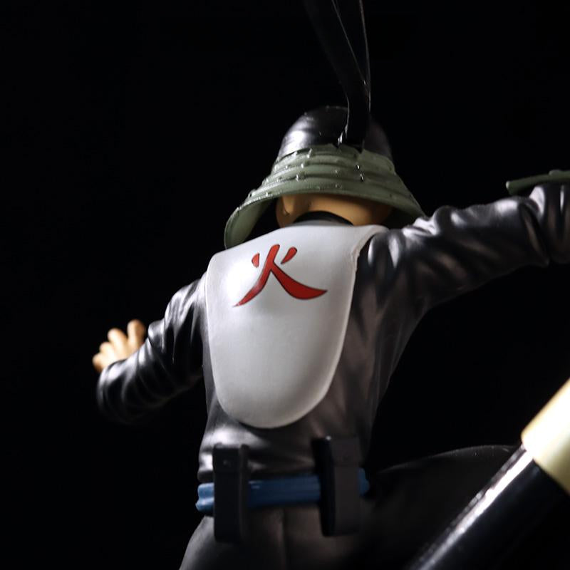 Figura de acción Hiruzen Sarutobi - Edición de 28 cm Collector | Pose dinámica con efectos de pergamino y chakra