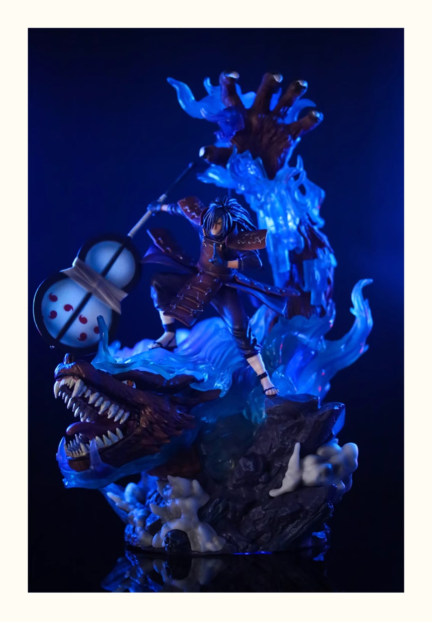 Figura de acción de Uchiha Madara - Edición de colección de 40 cm | Pose dinámica con efectos de chakra y bestia de cola
