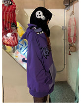A person wearing a Seakoff Five Nights at Freddy&