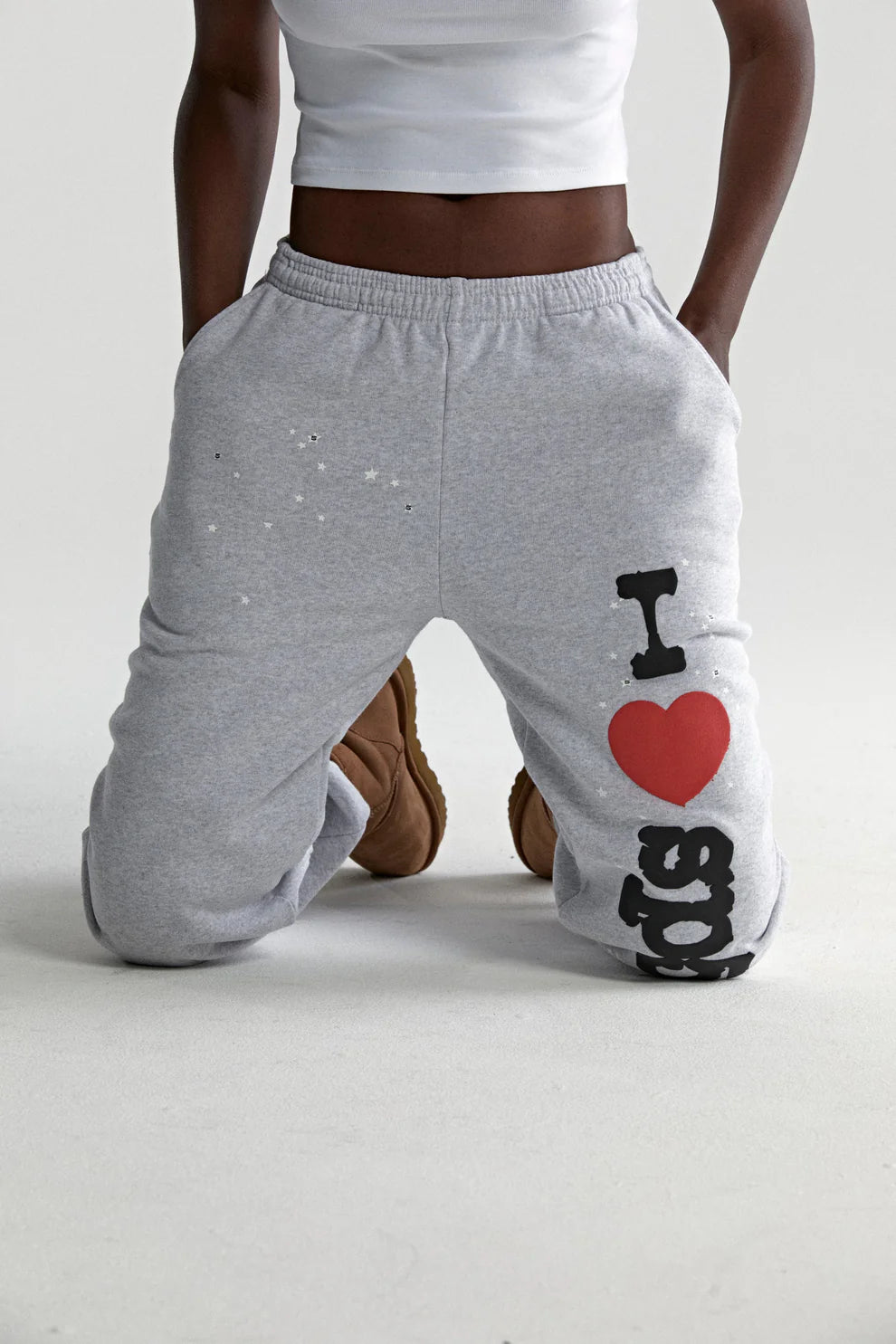 100% Cotton Sp5der Sweatpants for Men – Light Grey Jogger Pants with “I Love Sp5der” Graphic, Relaxed Fit