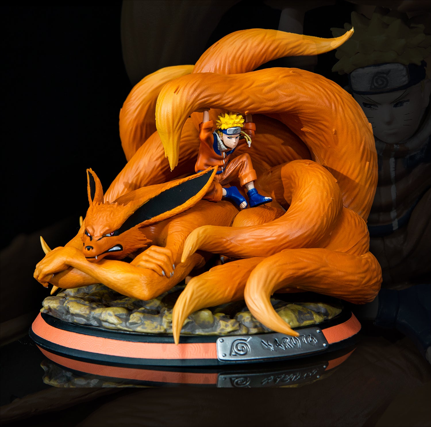 Naruto de la infancia con Kurama Action Figura - 22cm | Pose dinámica con chakra de nueve colas