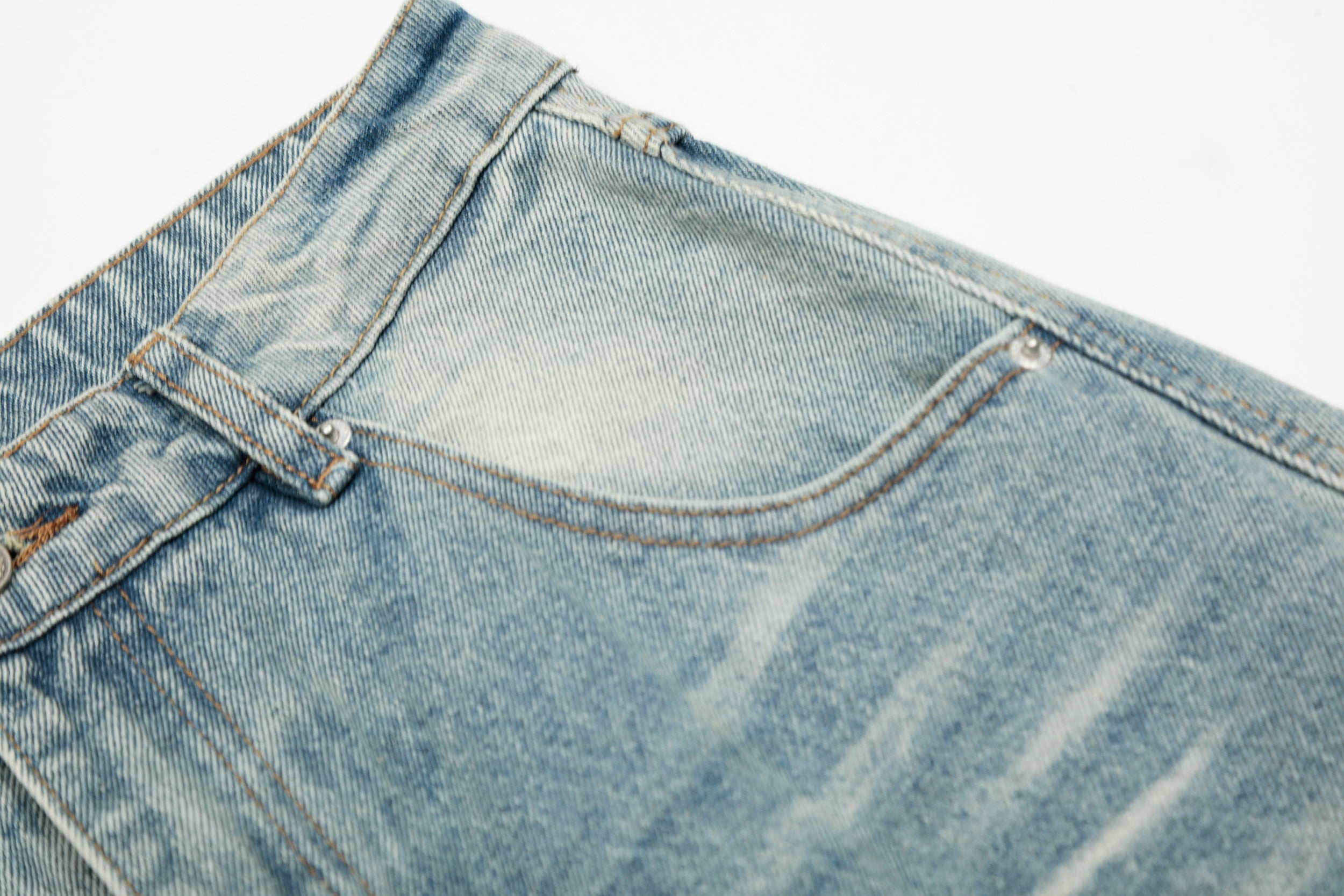 Omirad Light-Wash Barrel-Leg Jeans | Oversized Vintage Denim
