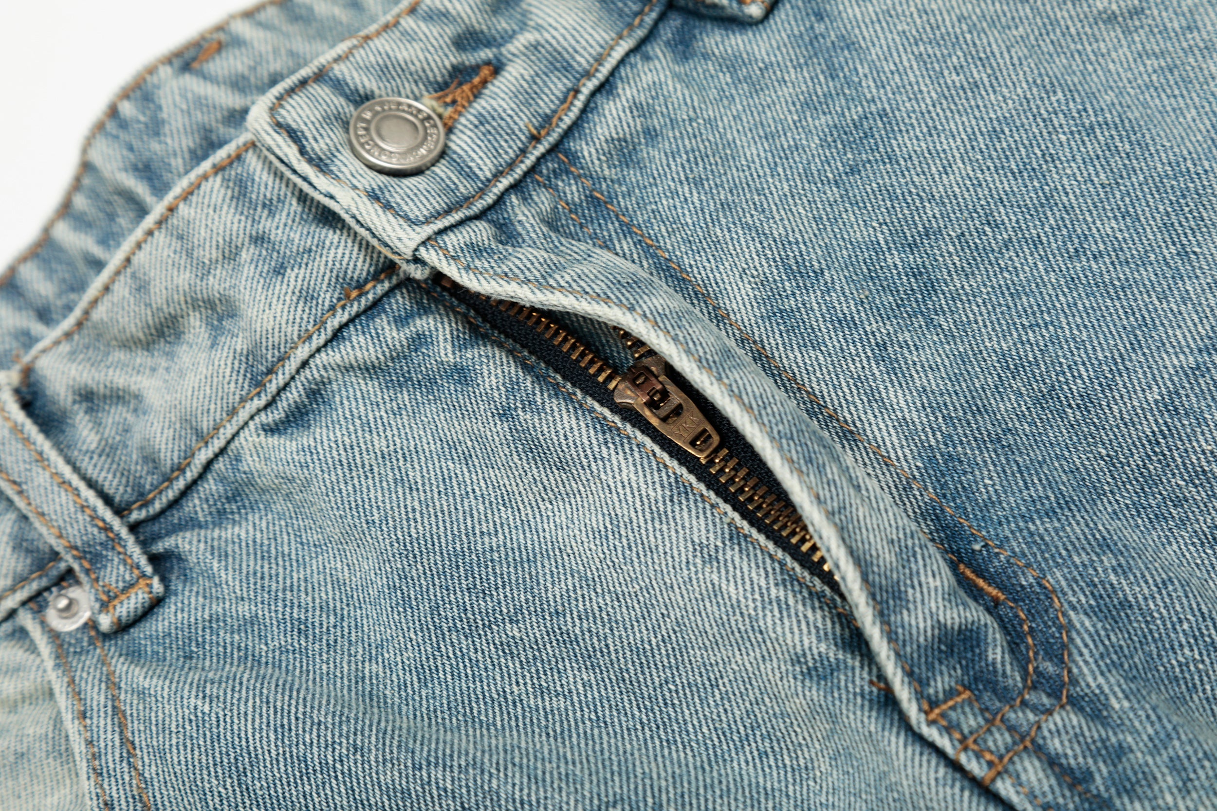 Omirad Light-Wash Barrel-Leg Jeans | Oversized Vintage Denim