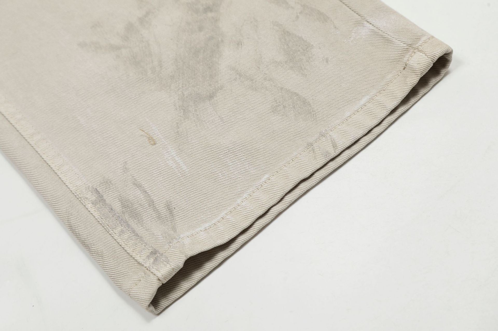 Distressed Text Print Straight-Leg Denim Pants | Omirad
