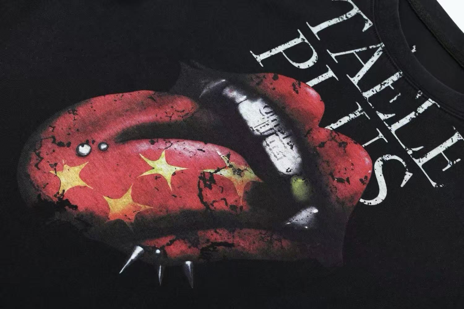 Omirad Lips Tongue Graphic Tee | Distressed Rock Street T-Shirt