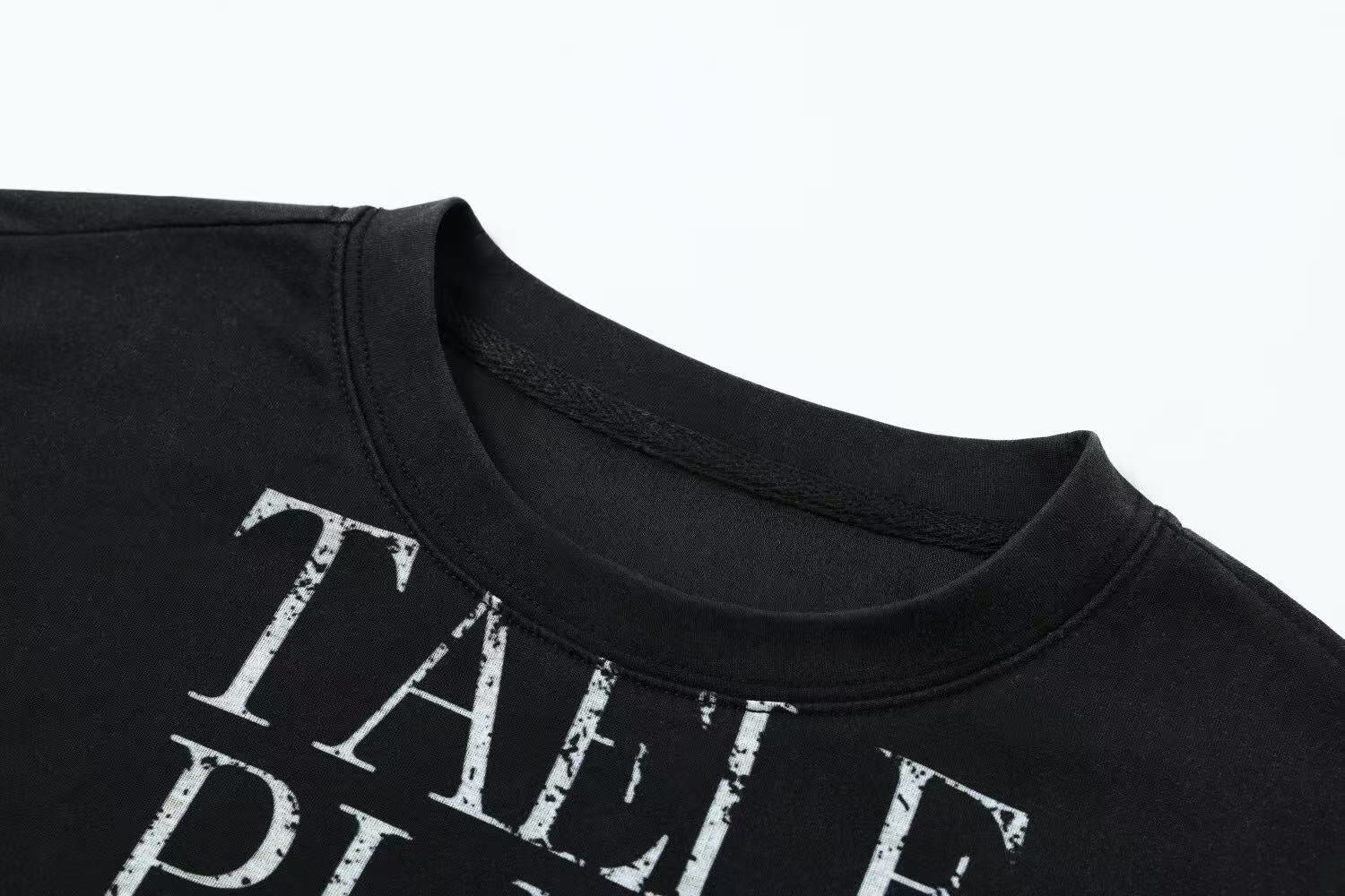 Omirad Lips Tongue Graphic Tee | Distressed Rock Street T-Shirt