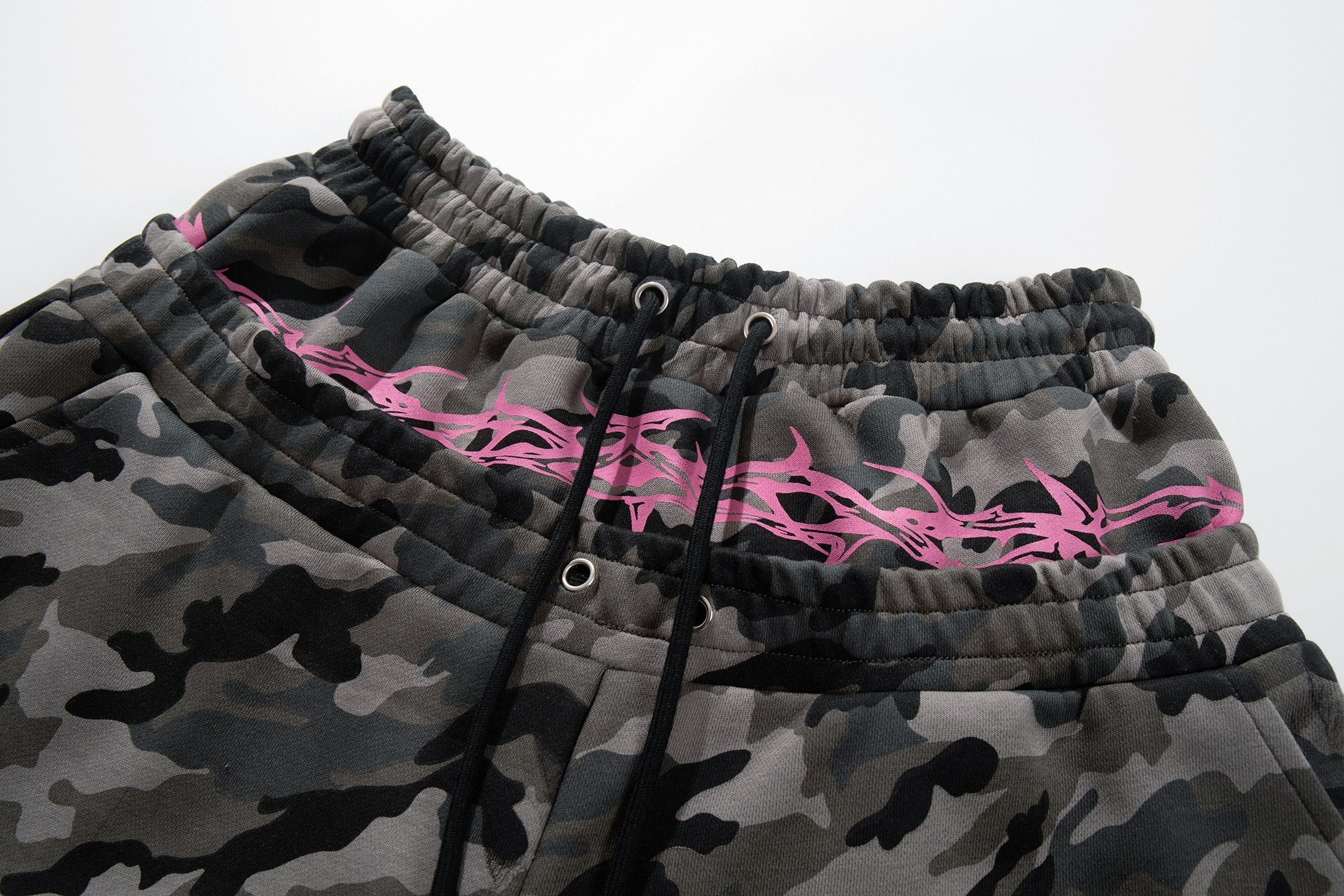 Camo Graffiti Wide-Leg Baggy Pants | Pink Star Print