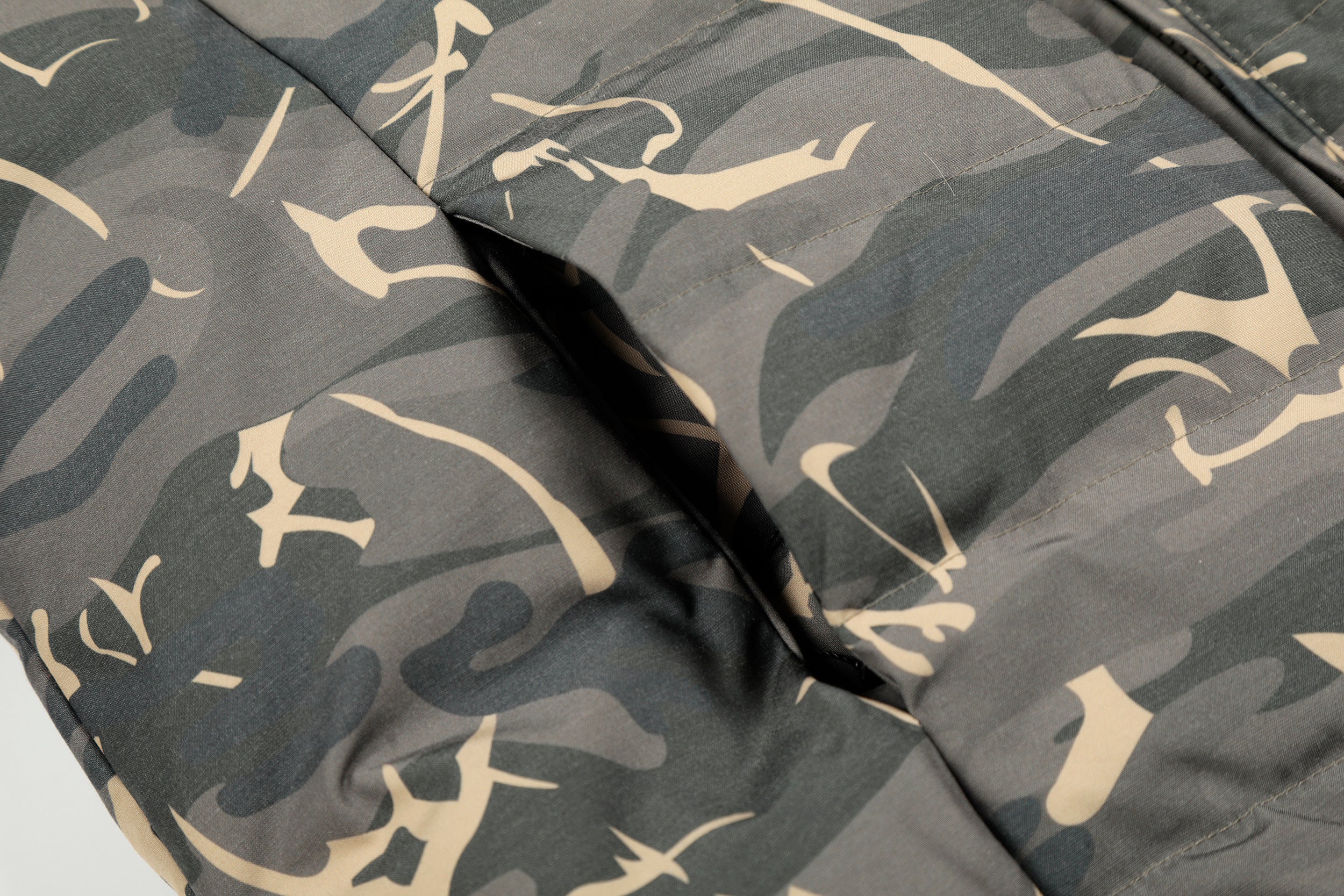 Omirad Camo Down Puffer Jacket | 70% White Duck Down