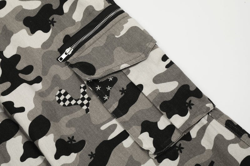 Close-up of side cargo pocket with zipper on grey camouflage pants