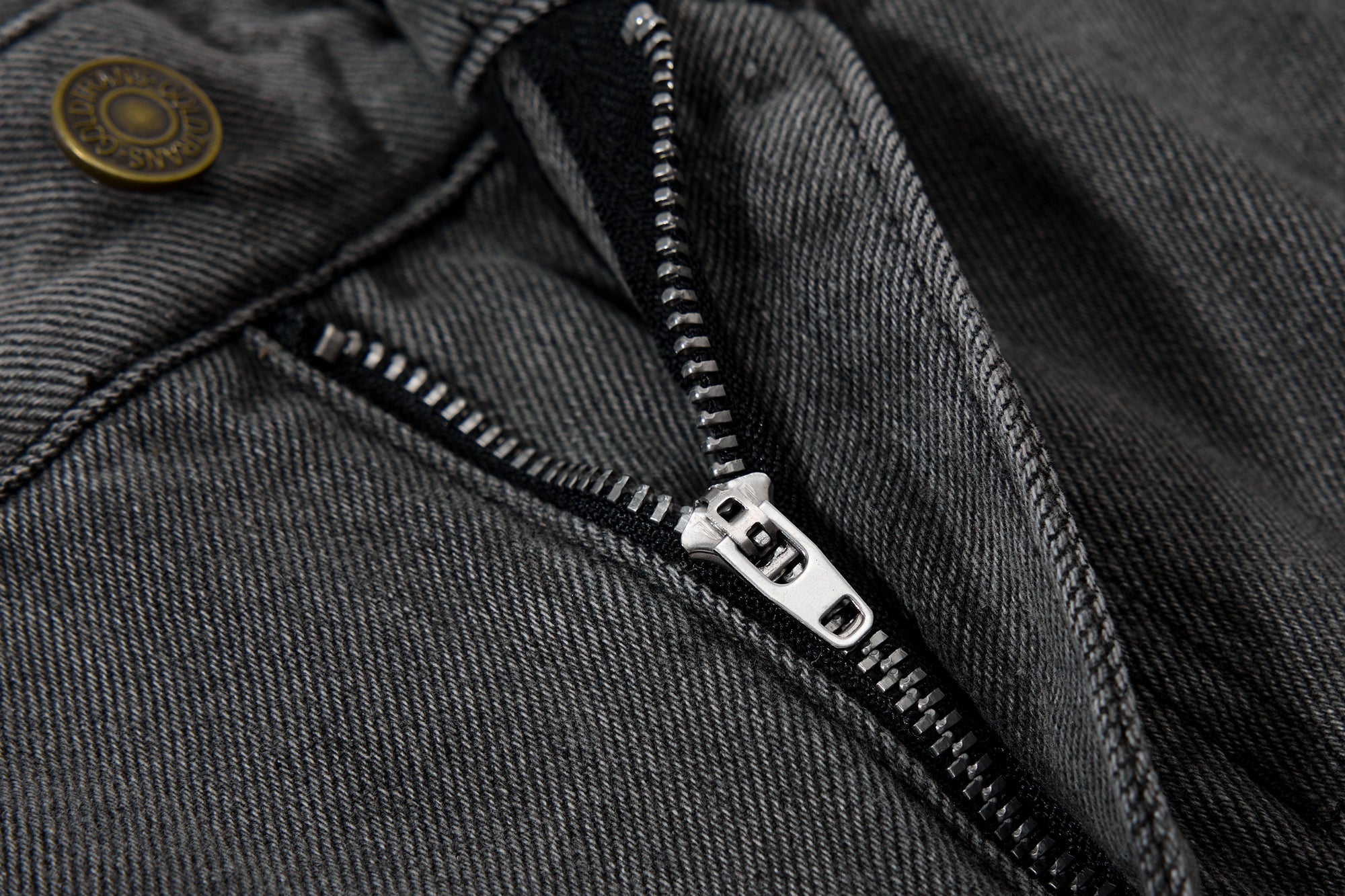 Omirad Washed Frayed Curved Cargo Jeans | Wide-Leg