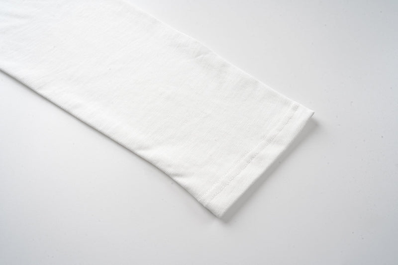 Off-white long sleeve sleeve cuff with plain hem detail