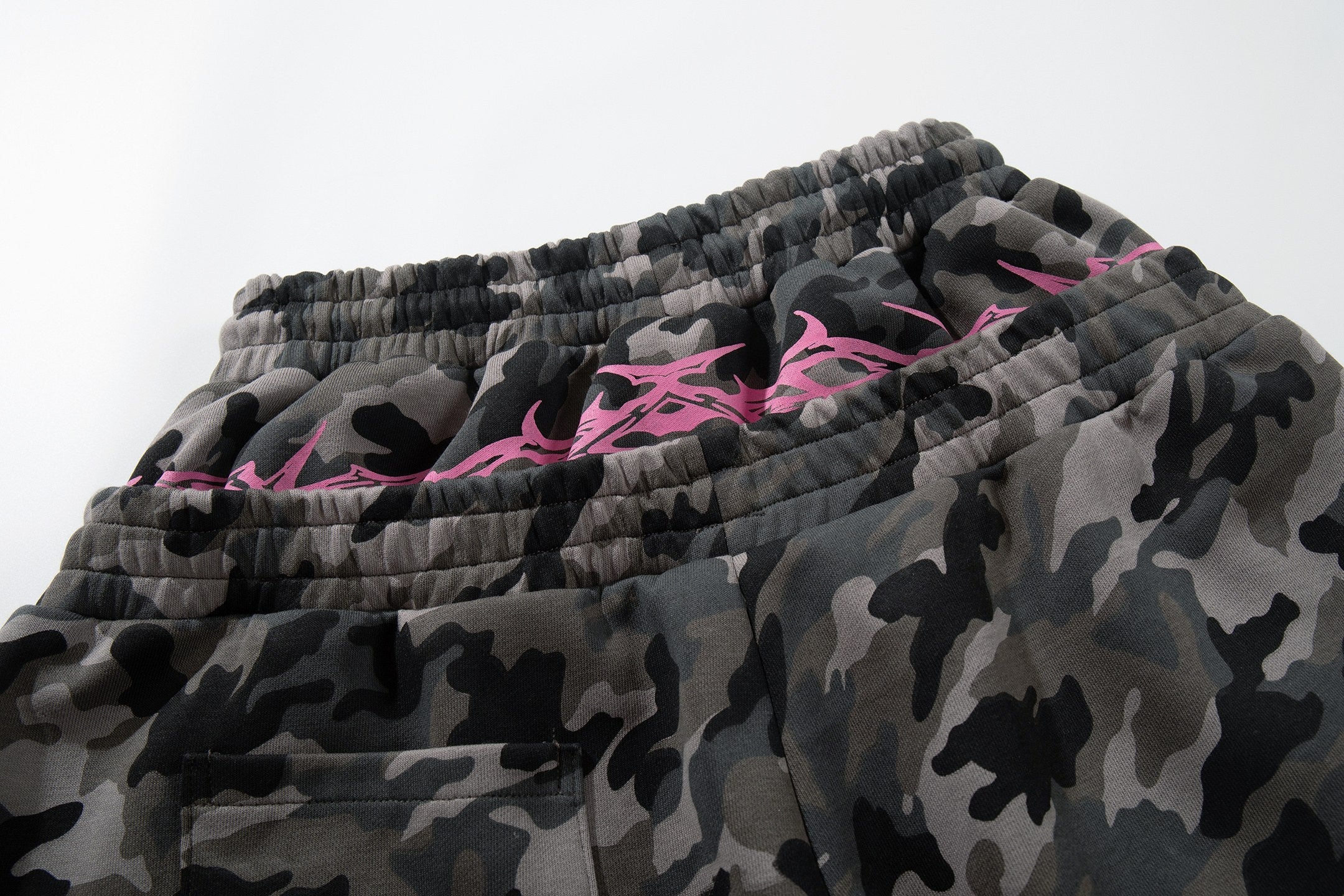 Camo Graffiti Wide-Leg Baggy Pants | Pink Star Print
