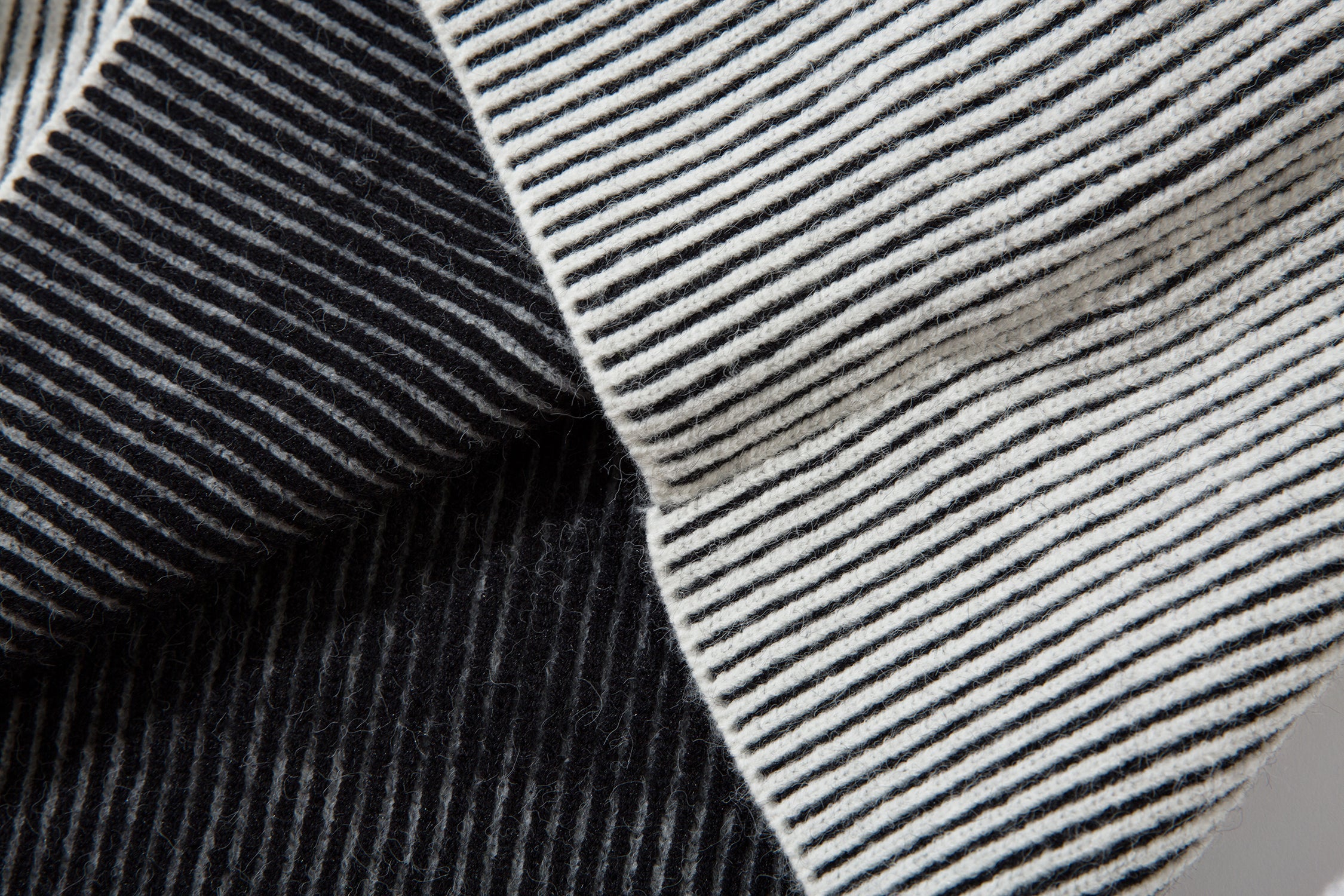 Omirad Lightning Graphic Ribbed Knit Sweater | SEAKOFF