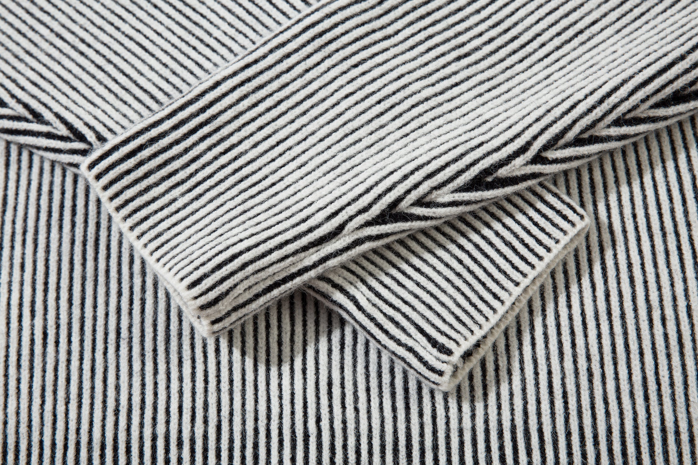 Omirad Lightning Graphic Ribbed Knit Sweater | SEAKOFF