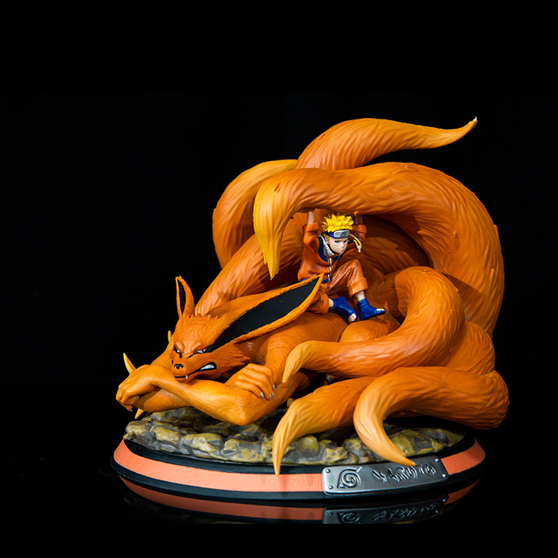 Naruto de la infancia con Kurama Action Figura - 22cm | Pose dinámica con chakra de nueve colas