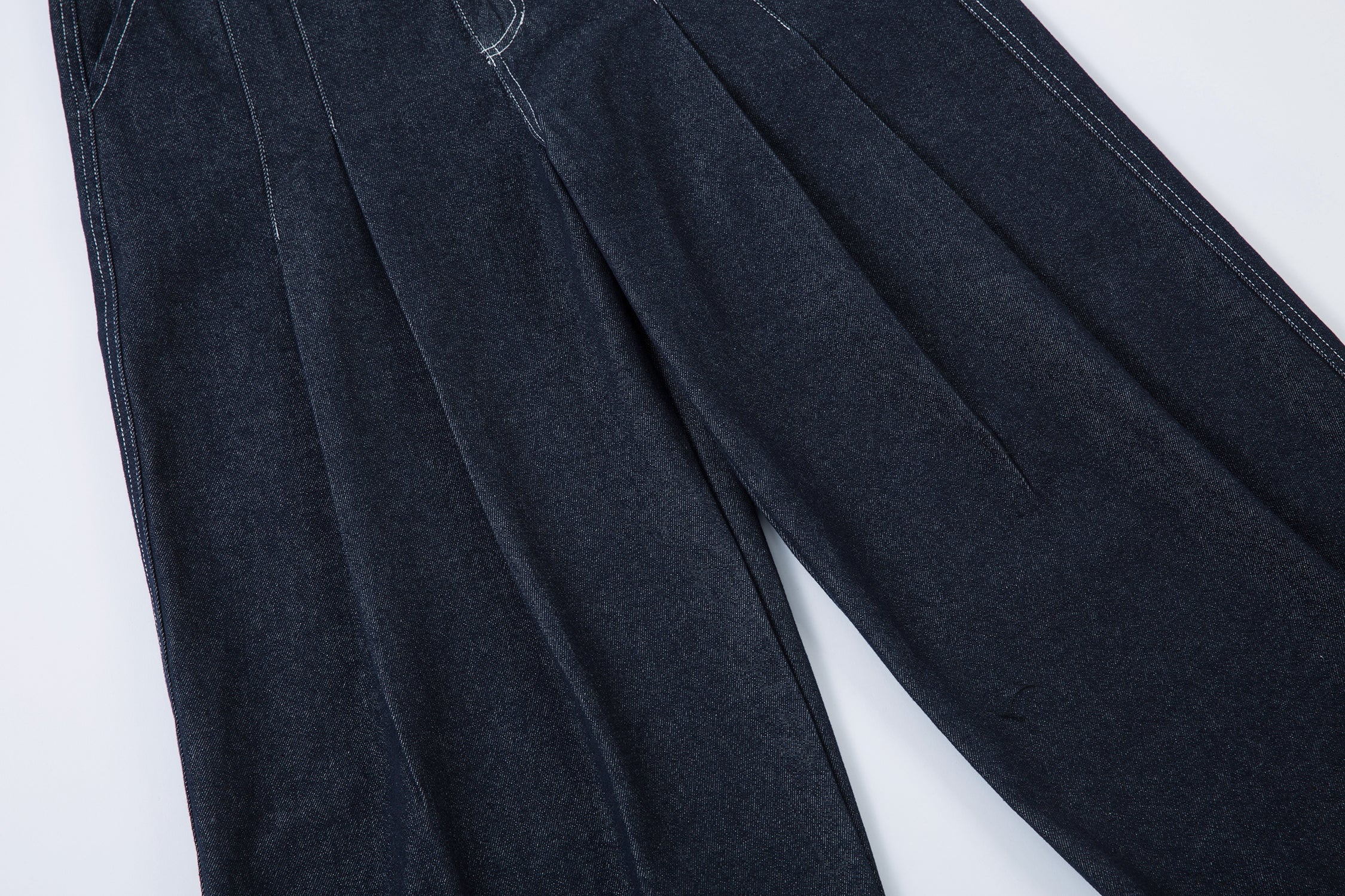 Sculpted Pleated Balloon-Leg Denim Jeans | Deep Indigo