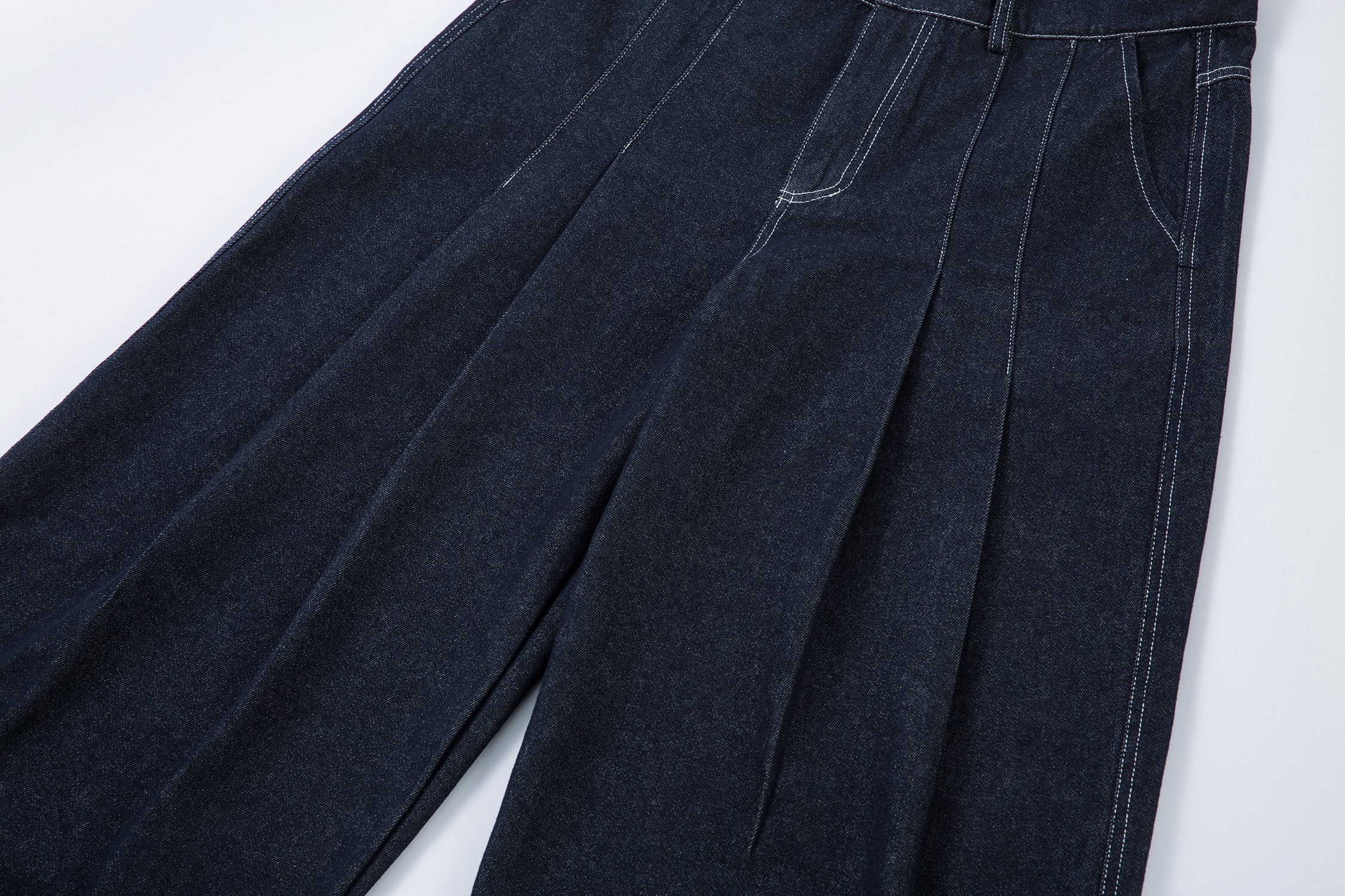 Sculpted Pleated Balloon-Leg Denim Jeans | Deep Indigo