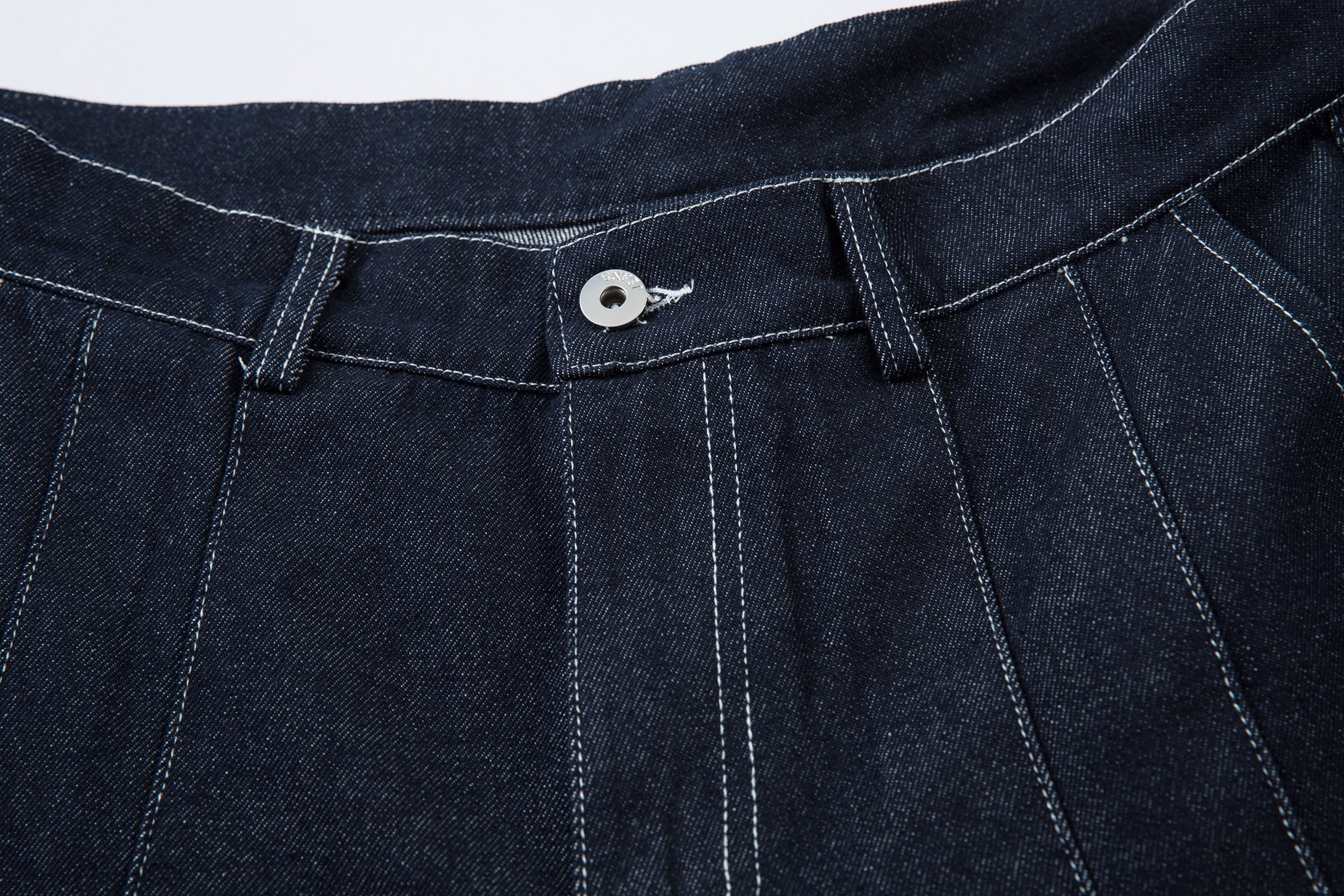 Sculpted Pleated Balloon-Leg Denim Jeans | Deep Indigo