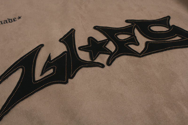 Langarmshirt aus velourslederartigem Material im Colorblock-Design mit Graffiti-Patch-Logo