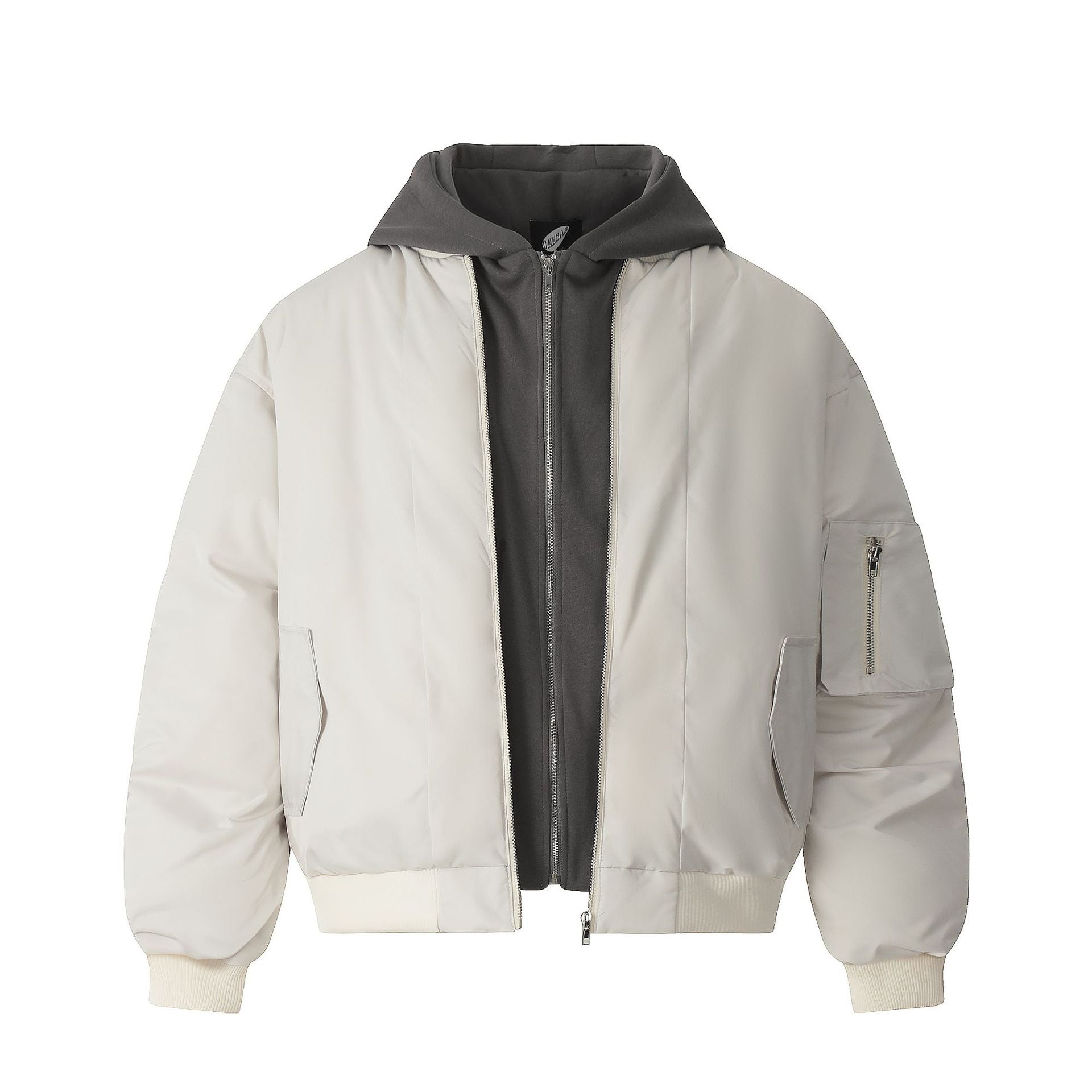 Chaqueta bomber acolchada con capa interior de forro polar y capucha incorporada, en colores blanco roto y negro, vista delantera y trasera