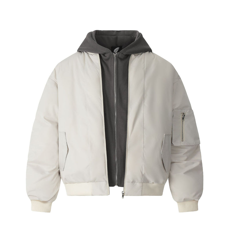 Chaqueta bomber acolchada con capa interior de forro polar y capucha incorporada, en colores blanco roto y negro, vista delantera y trasera