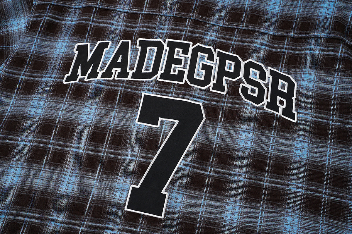 Kariertes Flanell-Overshirt mit Varsity-Emblem & Nummern-Grafik