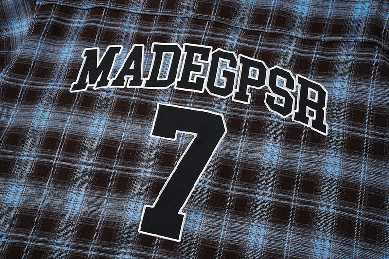 Kariertes Flanell-Overshirt mit Varsity-Emblem & Nummern-Grafik