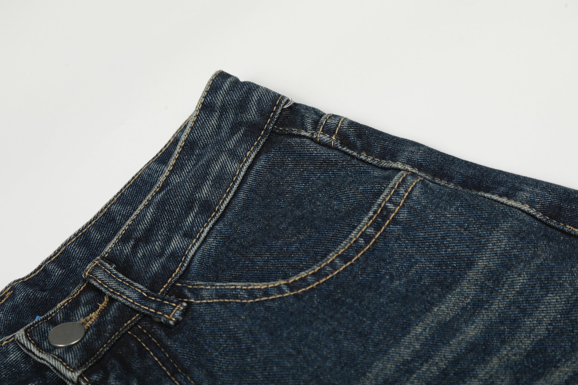 Jean délavé foncé baggy à jambes larges avec broderie gothique rouge