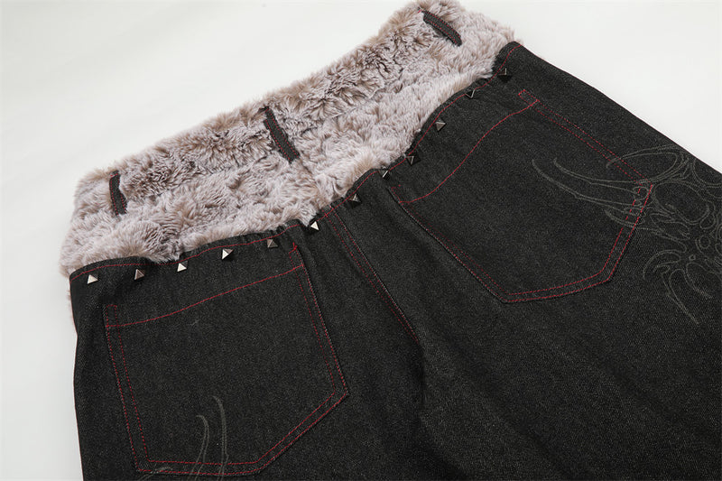 Schwarze Wide-Leg-Jeans mit Kunstfell-Kontrastbund und Nieten-Details