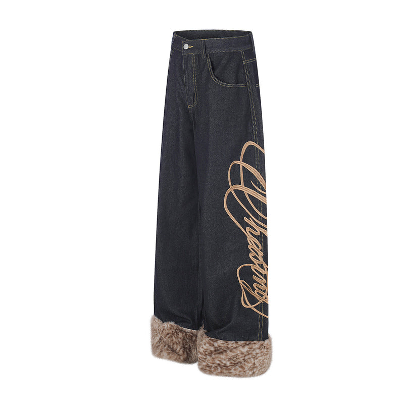 Jean baggy délavé foncé avec bas en fausse fourrure et broderie manuscrite – Coupe ample