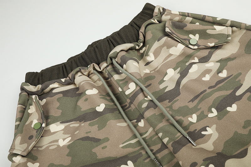Camo-Wide-Leg-Cargojogginghose mit Herzprint – Relaxed Fit und doppeltem Bund