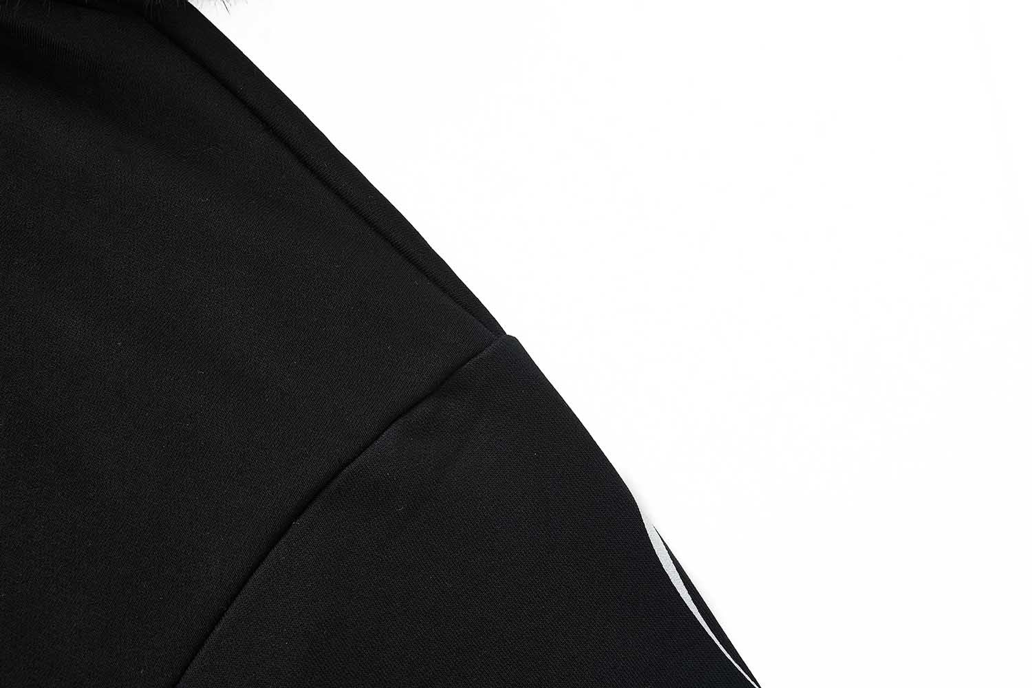 Sweat à capuche zippé avec bordure en fausse fourrure et imprimé script sur les manches