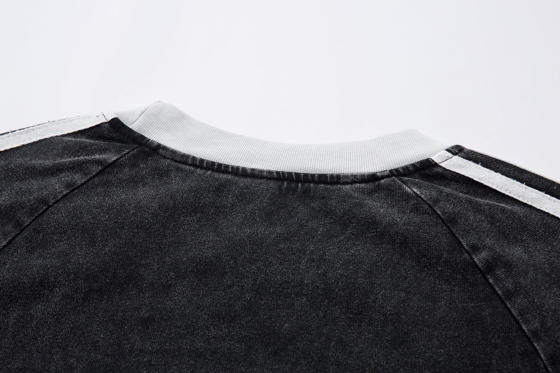 T-shirt graphique à manches longues – Imprimé écusson lapin streetwear, rayures et manches raglan