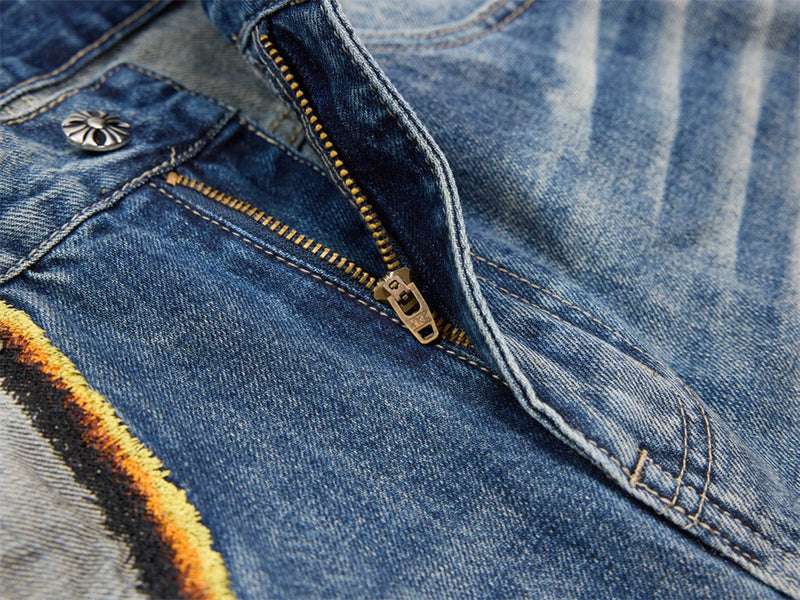 Men's Baggy Straight-Leg Jeans with Embroidered Patch Detail – Distressed Blue