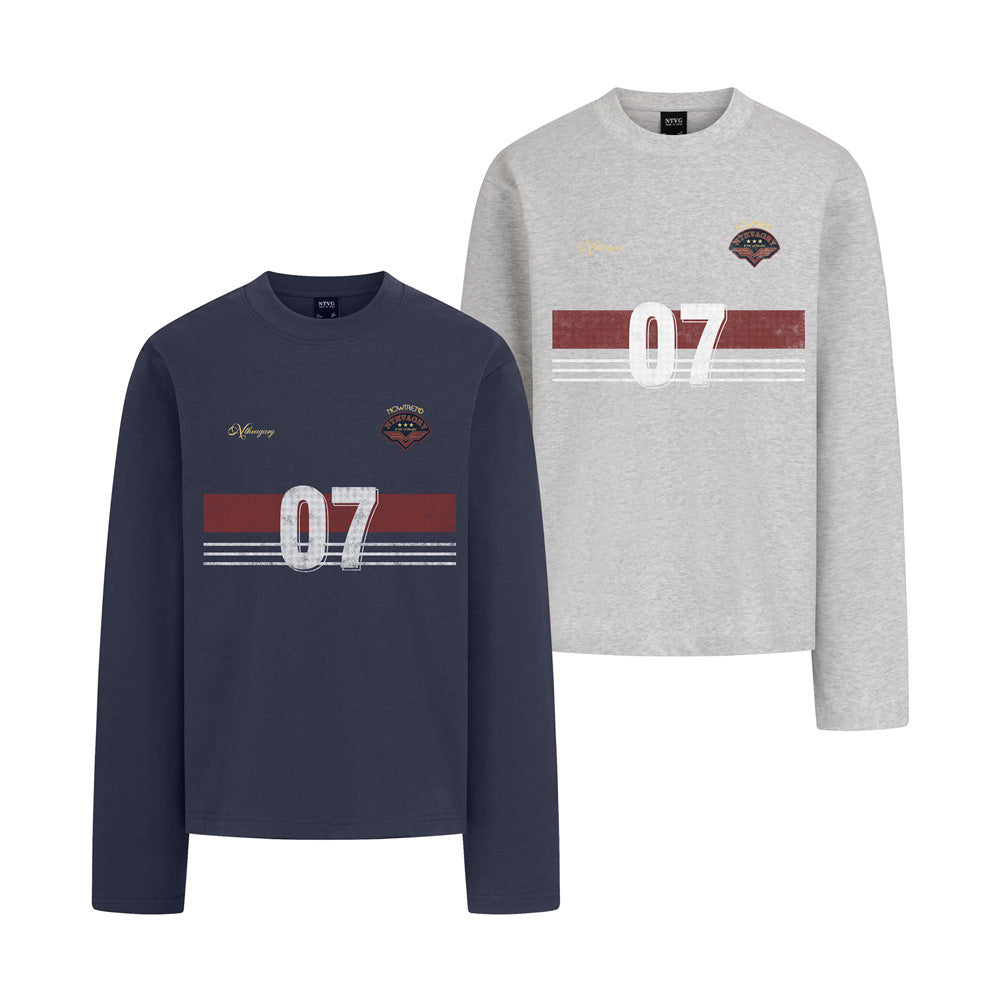 Langarmshirt mit Grafikprint – Streifenprint „07“, lockere Rundhals-Passform