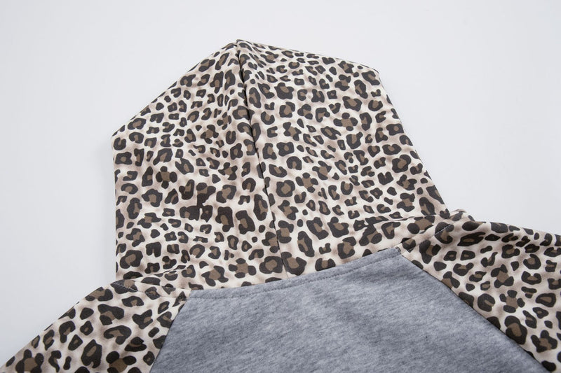 Raglan-Hoodie mit Leopardenprint, Dalmatiner-Grafik & rosa Herzen