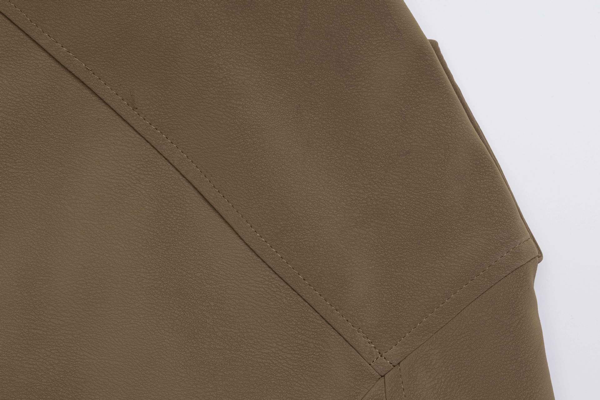 Jacke im Military-Stil mit Stehkragen und zweireihigem Knopfdetail