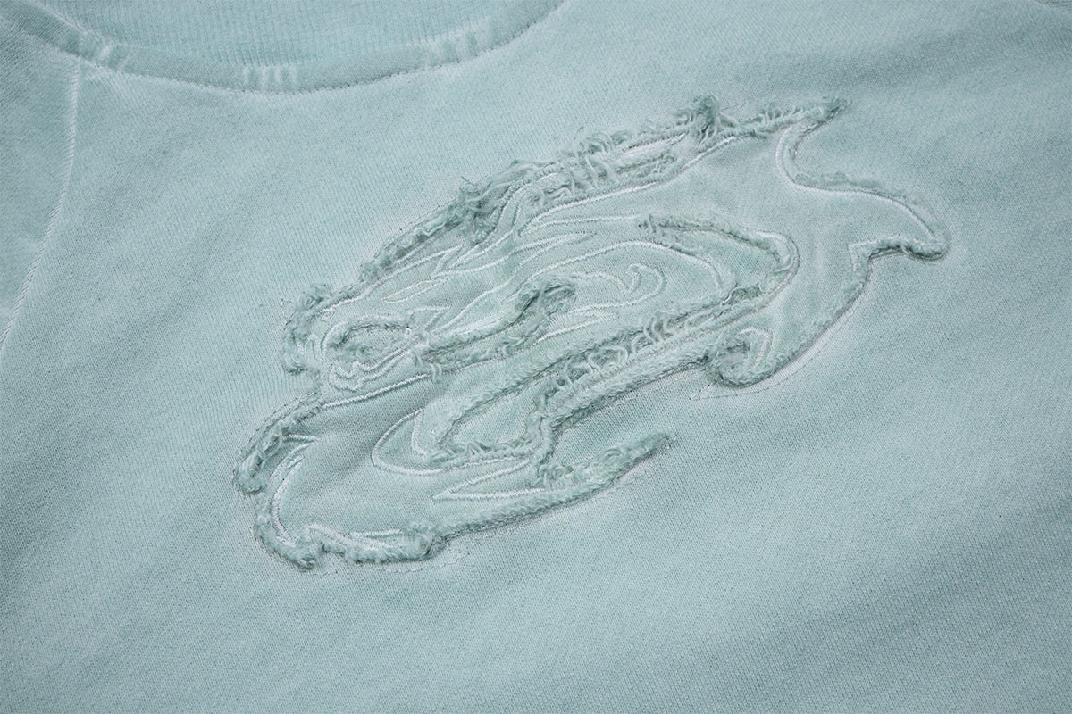 Verwaschenes Vintage-Sweatshirt mit geprägtem Drachen, Langarm – Raw-Edge-Moto-Crewneck