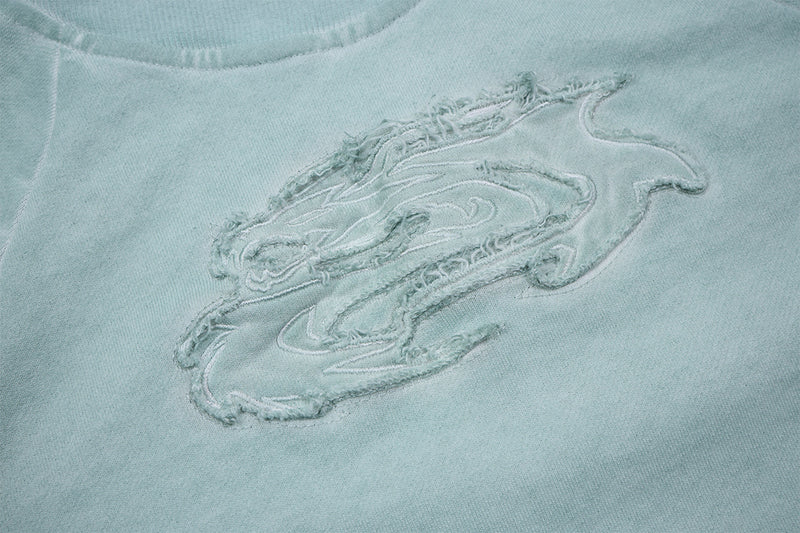 Verwaschenes Vintage-Sweatshirt mit geprägtem Drachen, Langarm – Raw-Edge-Moto-Crewneck