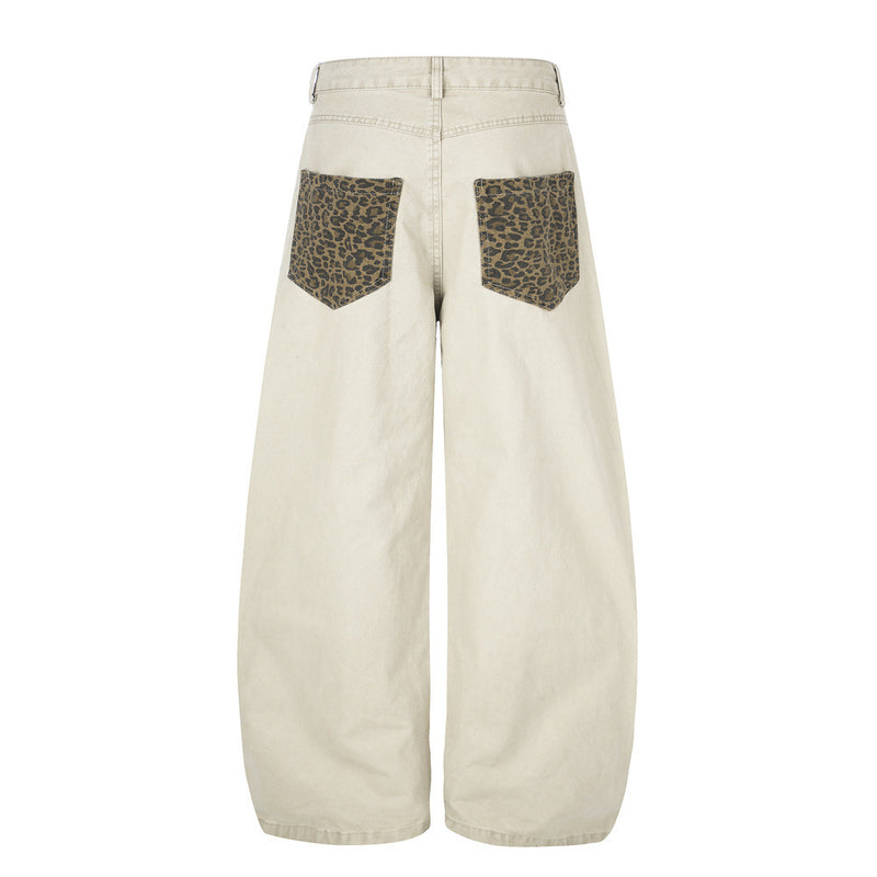 Pantalones de Pierna Ancha con Patchwork de Leopardo – Corte Baggy Deconstruido y Bajo Curvado