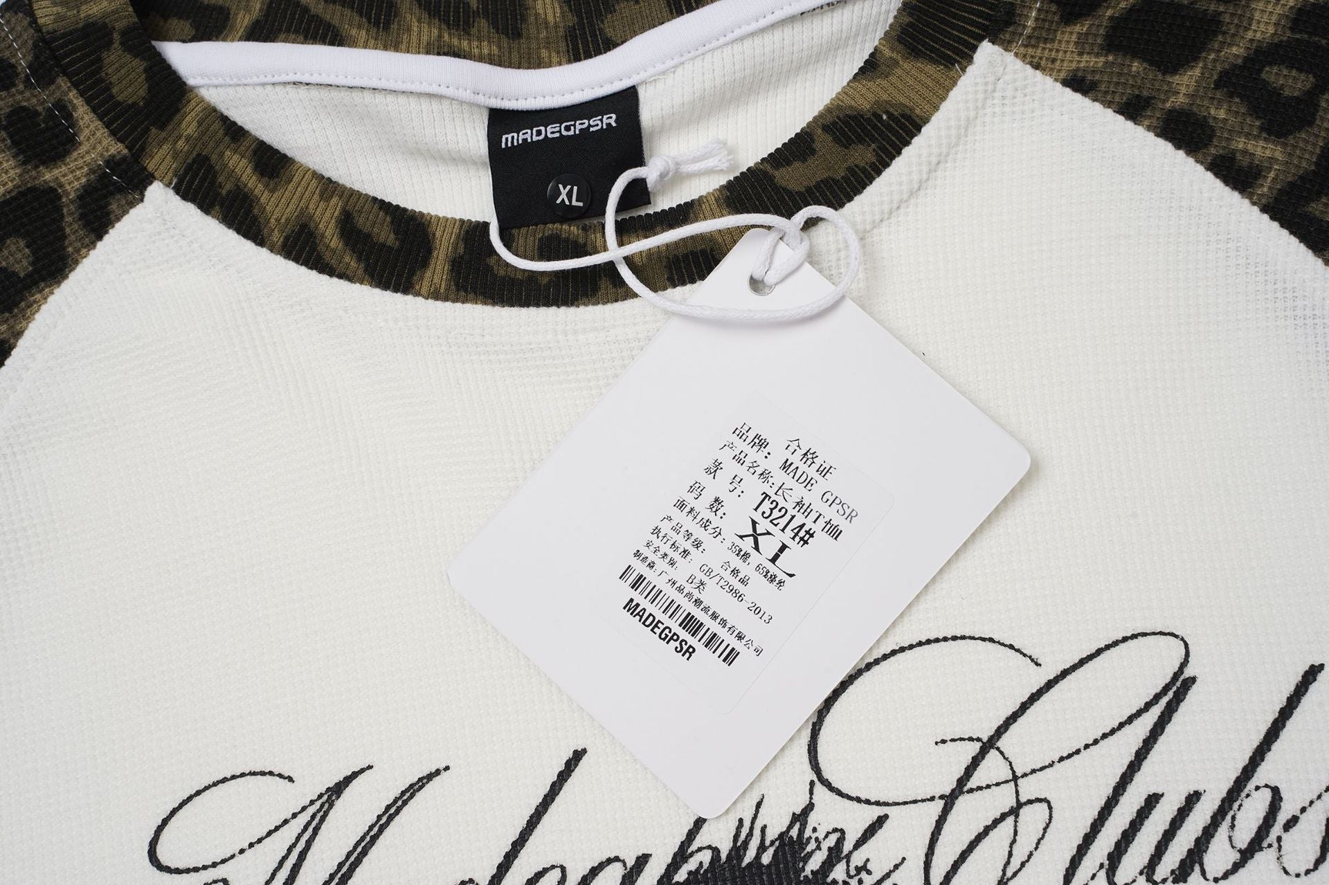 Langarm-Raglan-Shirt mit Leopardenärmeln und Gothic-Kreuz-Print