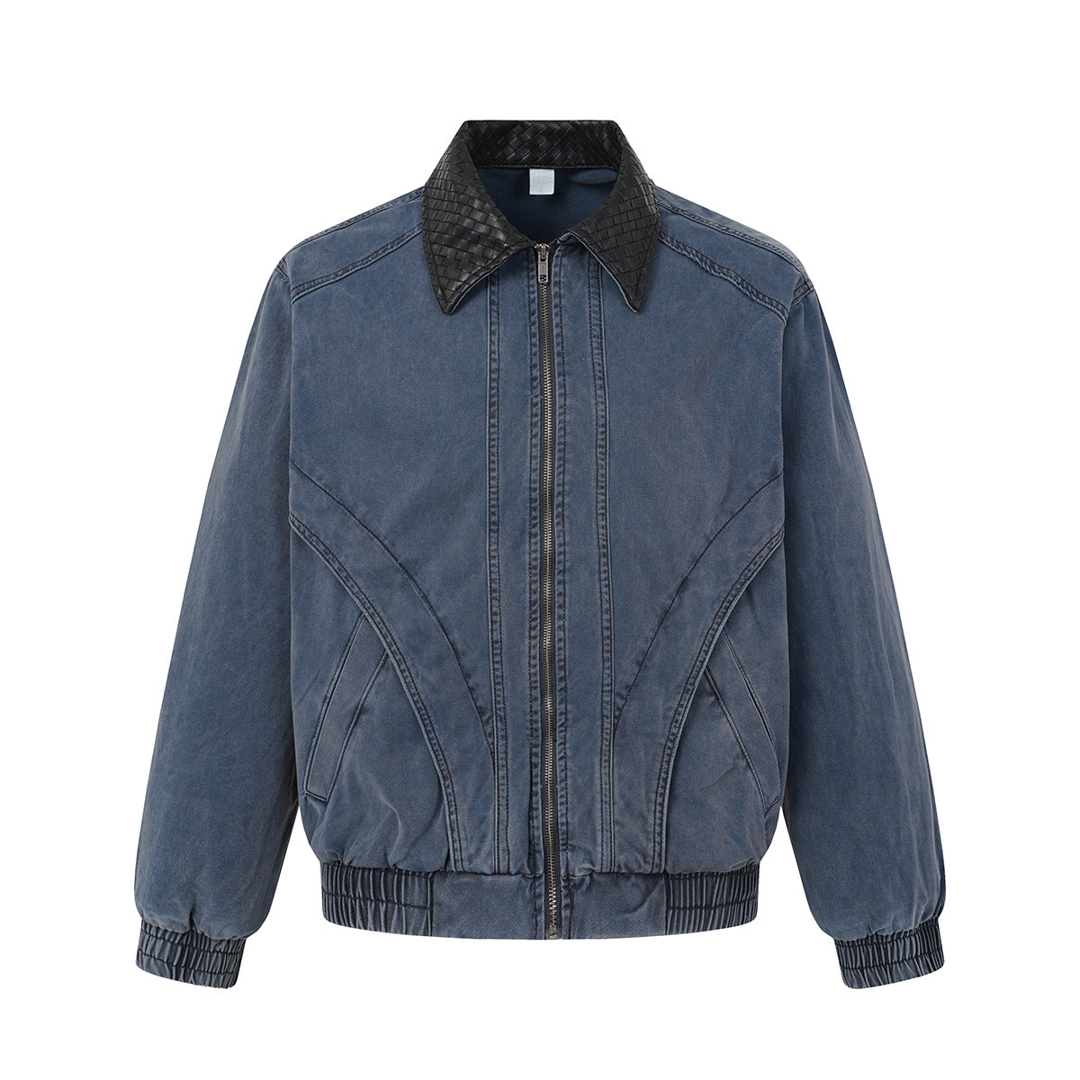 Blouson bomber en jean bleu délavé, col en similicuir tissé et empiècements à coutures courbes déconstruites, vues de face et de dos