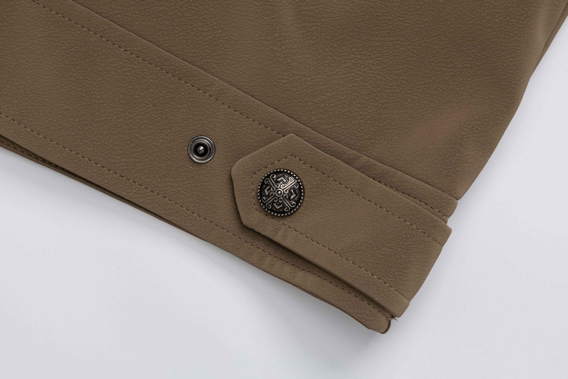 Jacke im Military-Stil mit Stehkragen und zweireihigem Knopfdetail