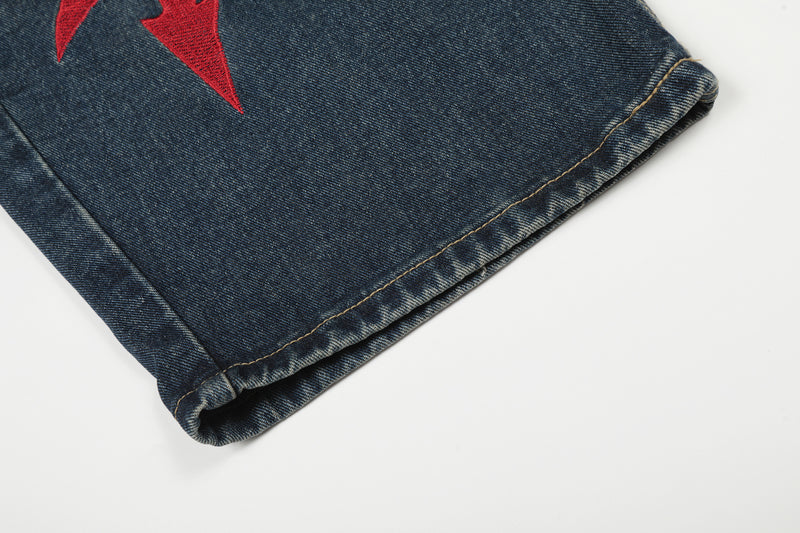 Jean délavé foncé baggy à jambes larges avec broderie gothique rouge
